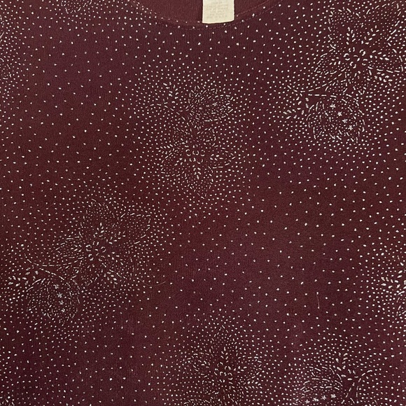Very pretty Dark maroon blouse with sparkle floral like pattern. Size small - Picture 6 of 12